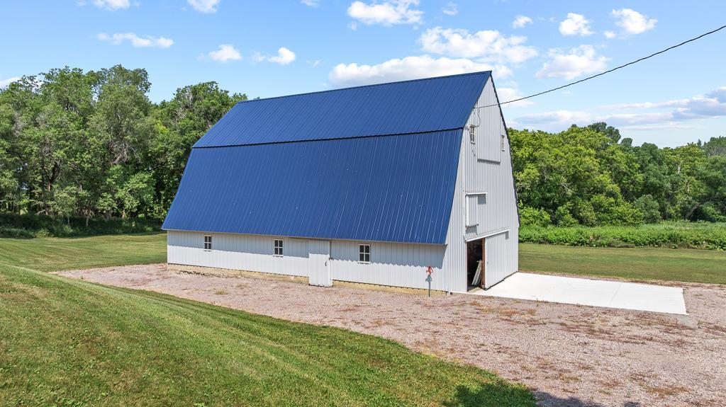 50'x35' barn with new roof (2025)