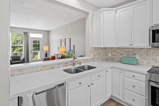 1862 Colonial Lane, 3, Chanhassen, MN 55317