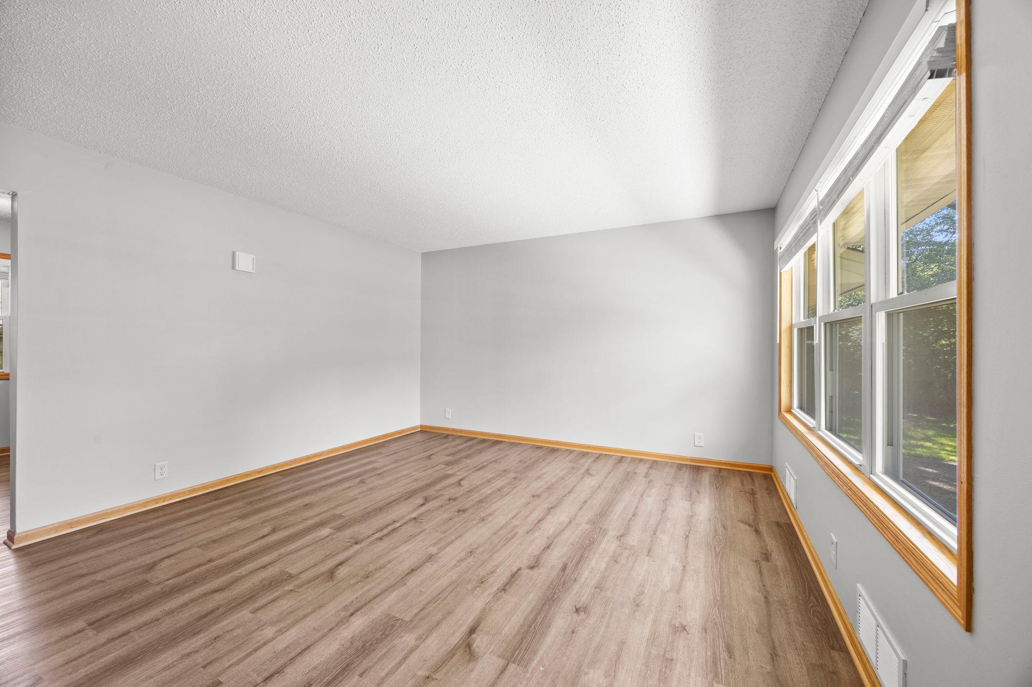 27-web-or-mls-2910 114th Ave NW-119.jpg
