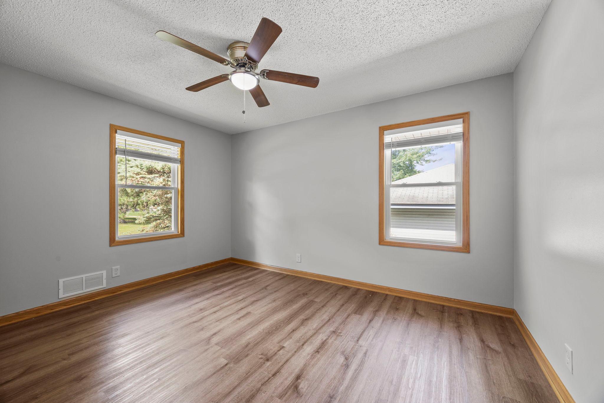 42-web-or-mls-2910 114th Ave NW-209.jpg