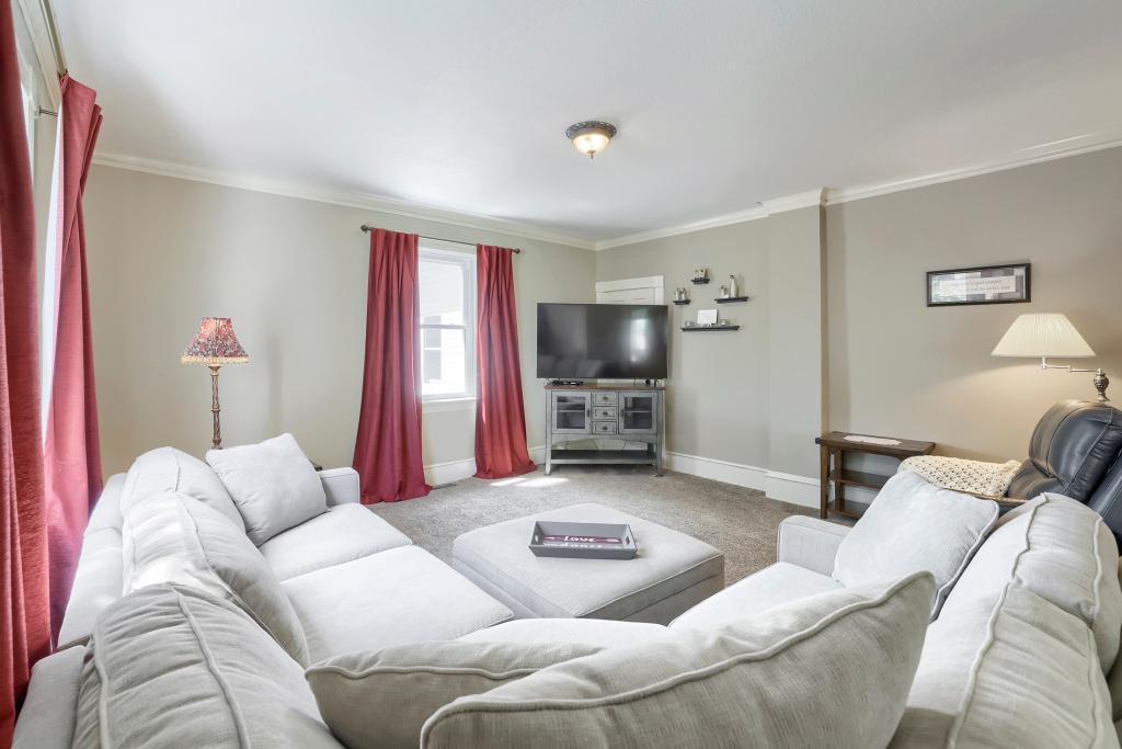 9815 Pioneer Trail - Your Large Living room is a great gather place!