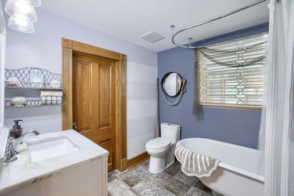 9815 Pioneer Trail - Main Floor Full Bathroom!