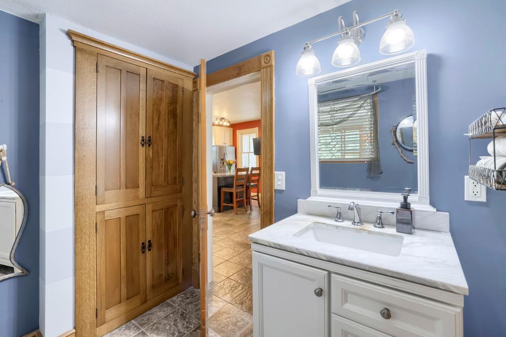 9815 Pioneer Trail - Main Floor Full Bathroom