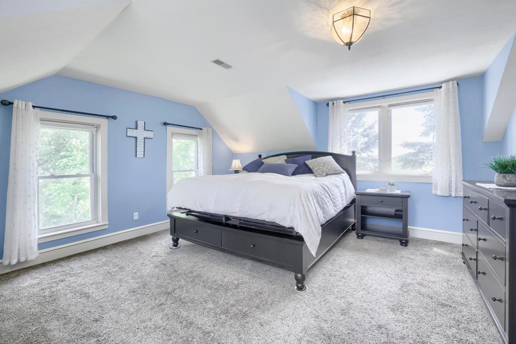 9815 Pioneer Trail - Great Sized Upper Level Bedroom