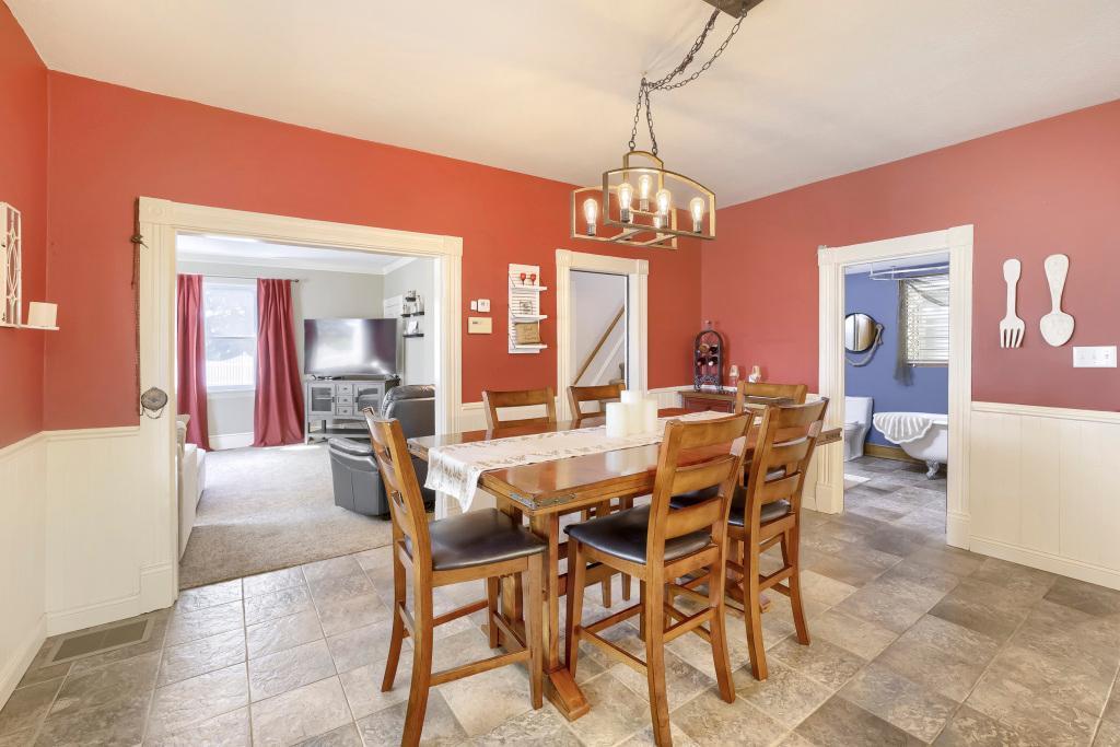 9815 Pioneer Trail - Dining Room Large enough for a BIG Table!