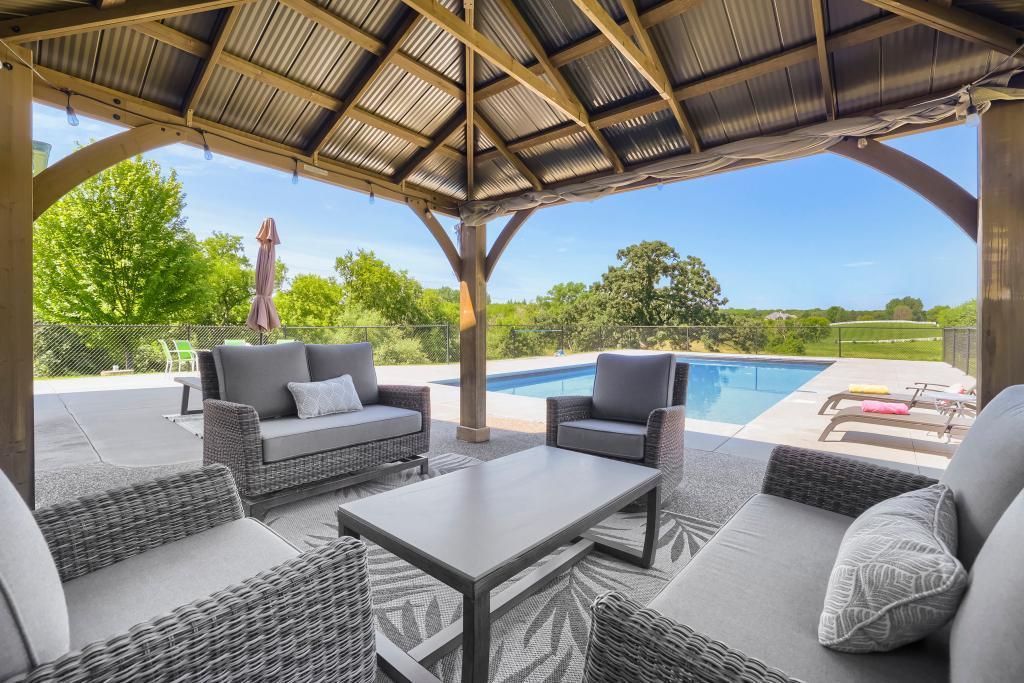 9815 Pioneer Trail - A shaded retreat from the sun!