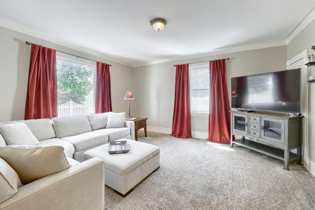 9815 Pioneer Trail - Gather and watch a movie in you Large Living Room!