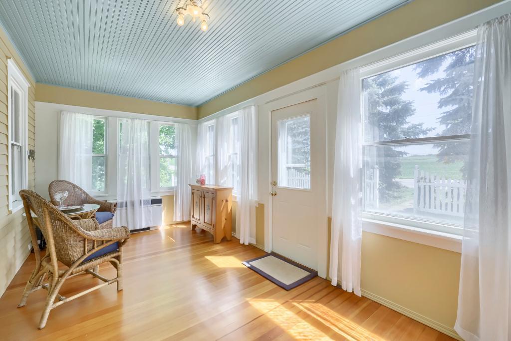 9815 Pioneer Trail - Front Porch!