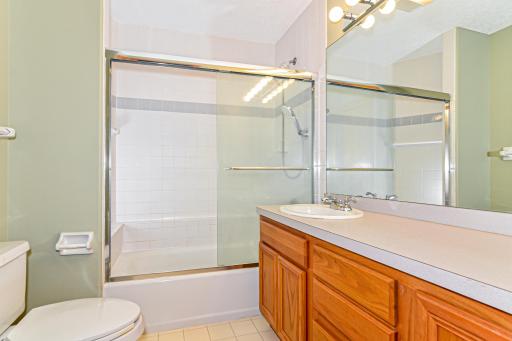 11-photo-Main-Bathroom-fa5dd08f-d220-4407-b493-18b21ad4ec3d.jpg