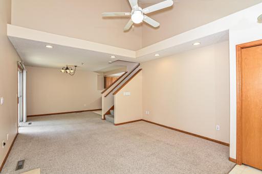 3-photo-Living-Room-63b1b15e-1059-46b8-8f05-ffa42837cb26.jpg