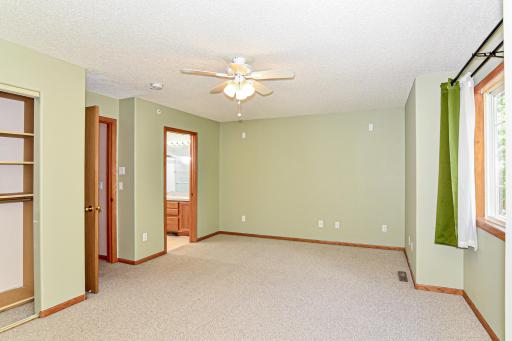 10-photo-Main-Bedroom-d77a0b0b-e557-4a62-9727-47a22c837e6a.jpg