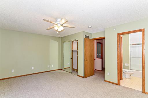 8-photo-Main-Bedroom-6a53983a-d3a2-4399-bb21-2cfe491b5065.jpg