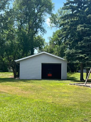 8010 182nd Avenue SE, Wahpeton, ND 58075