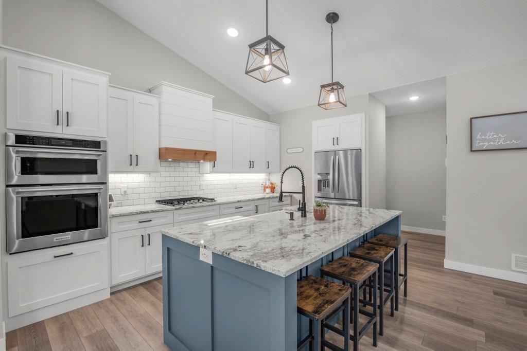 Large Center Island with Granite Counter!
