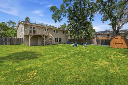 Great deck overlooking large yard, fully fenced
