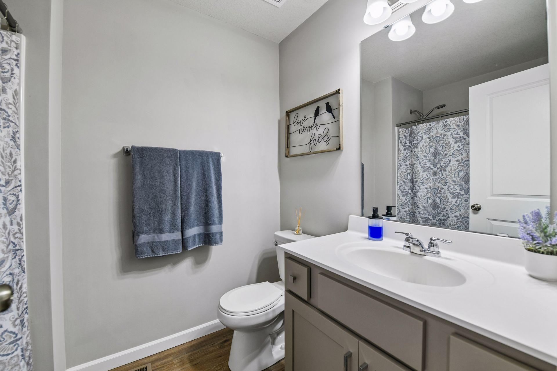 Full bathroom on main.