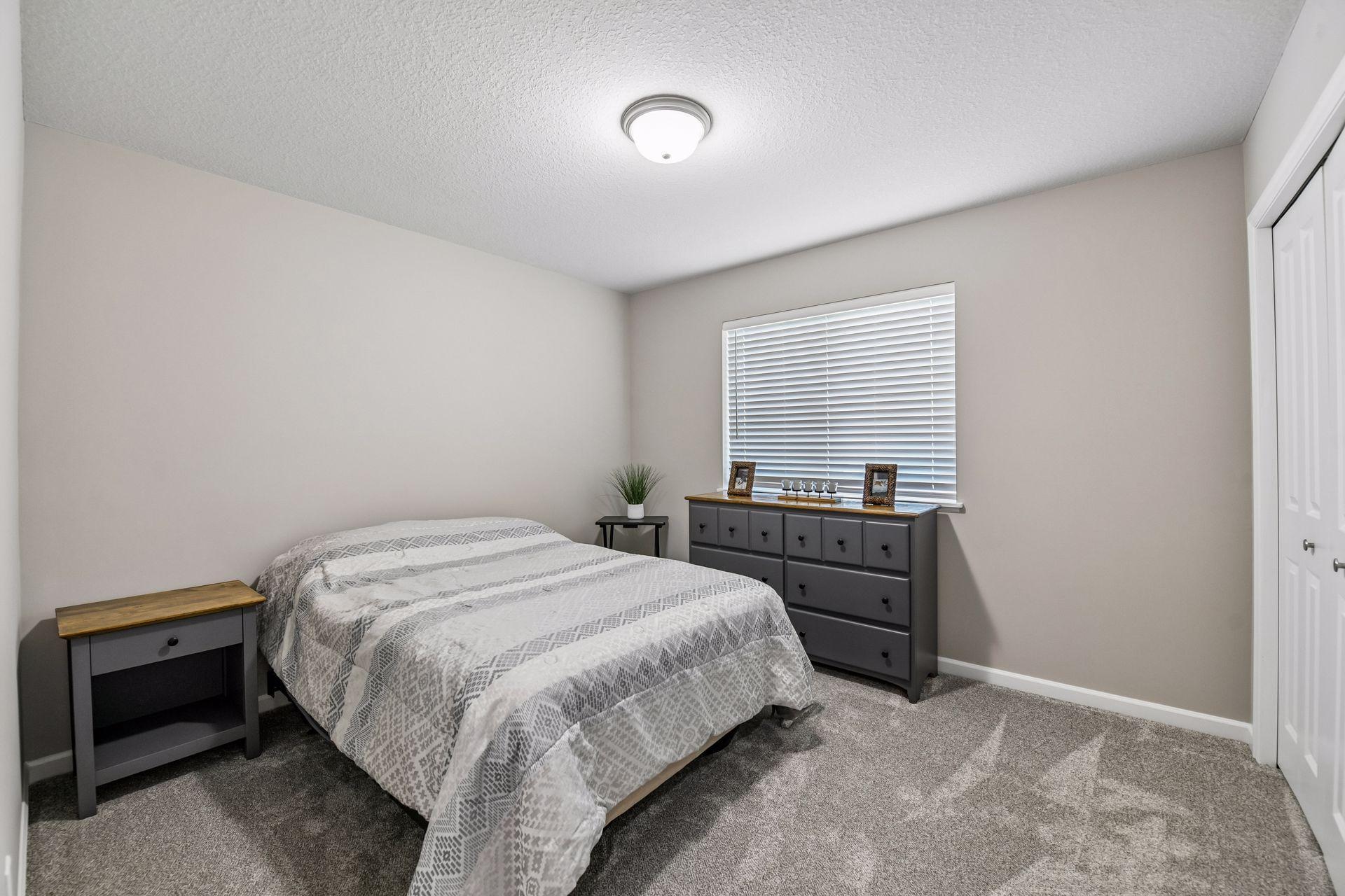 2nd bedroom on main with new carpet and nice closet space.