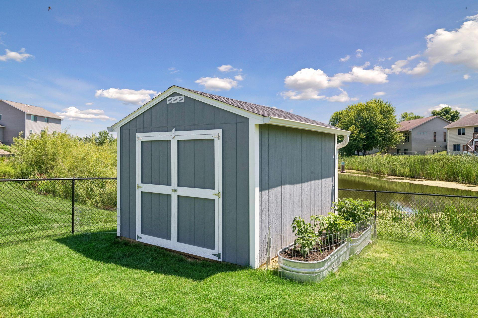 New shed with garden area for extra storage!