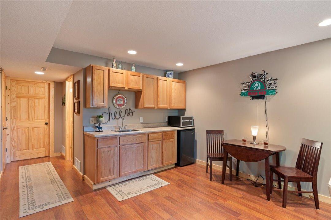 Kitchenette/wet bar