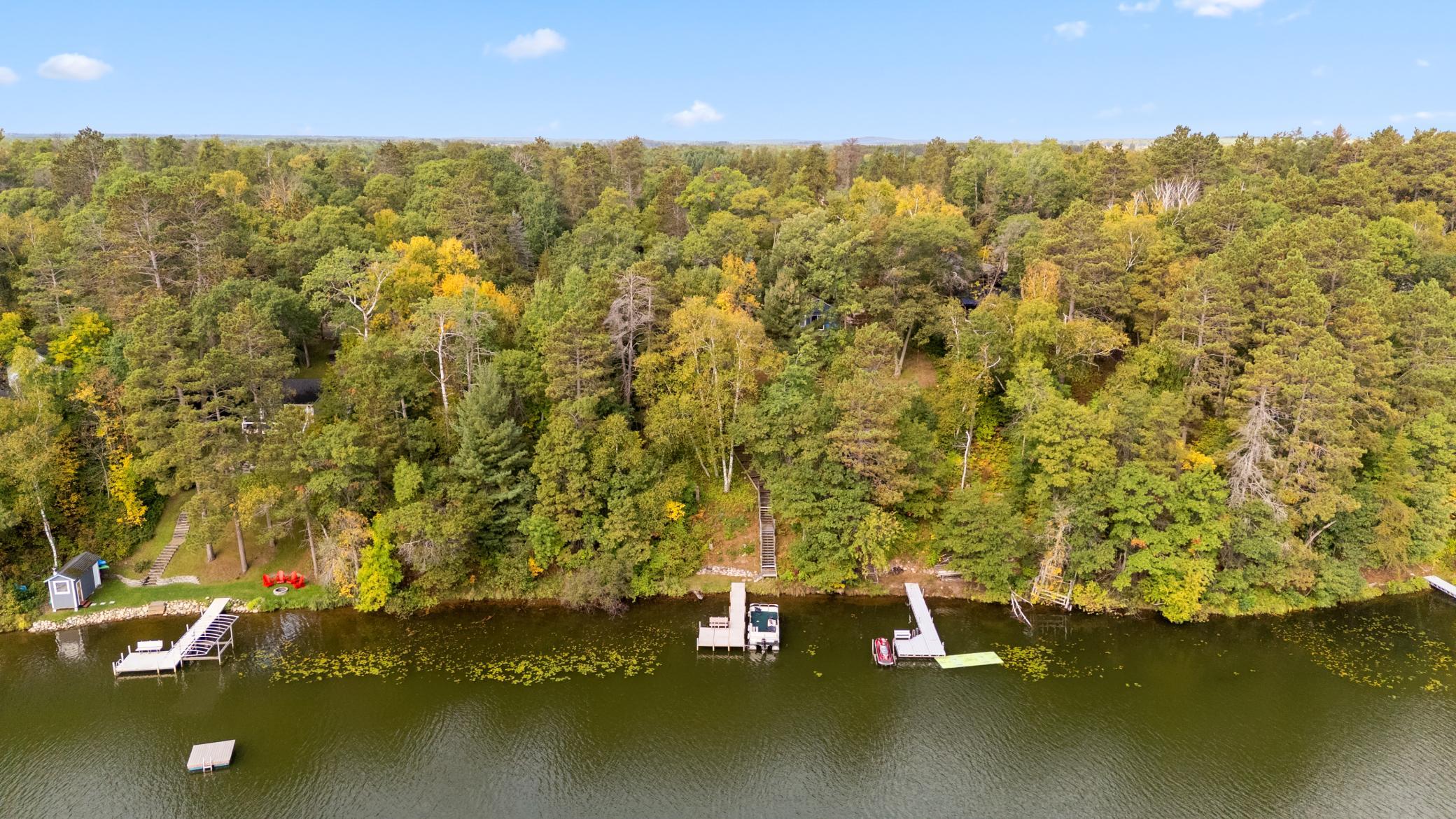 Enjoy lake life in cabin country!