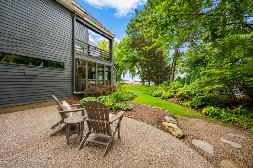 See it before to wish you had... There have only been 2 end units offered for sale in the Harborage since 2020. Book your tour today