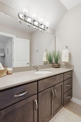 75-web-or-mls-4949 Otter Trail Bathroom 1.jpg