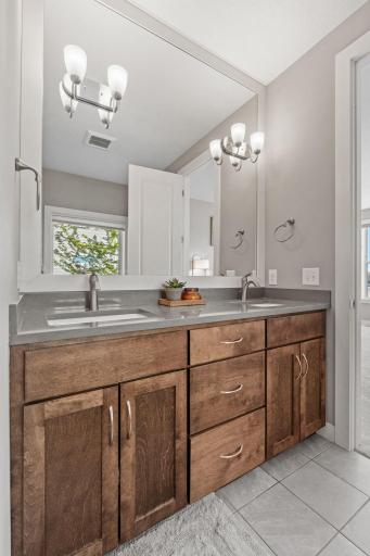 61-web-or-mls-4949 Otter Trl NE-61.jpg