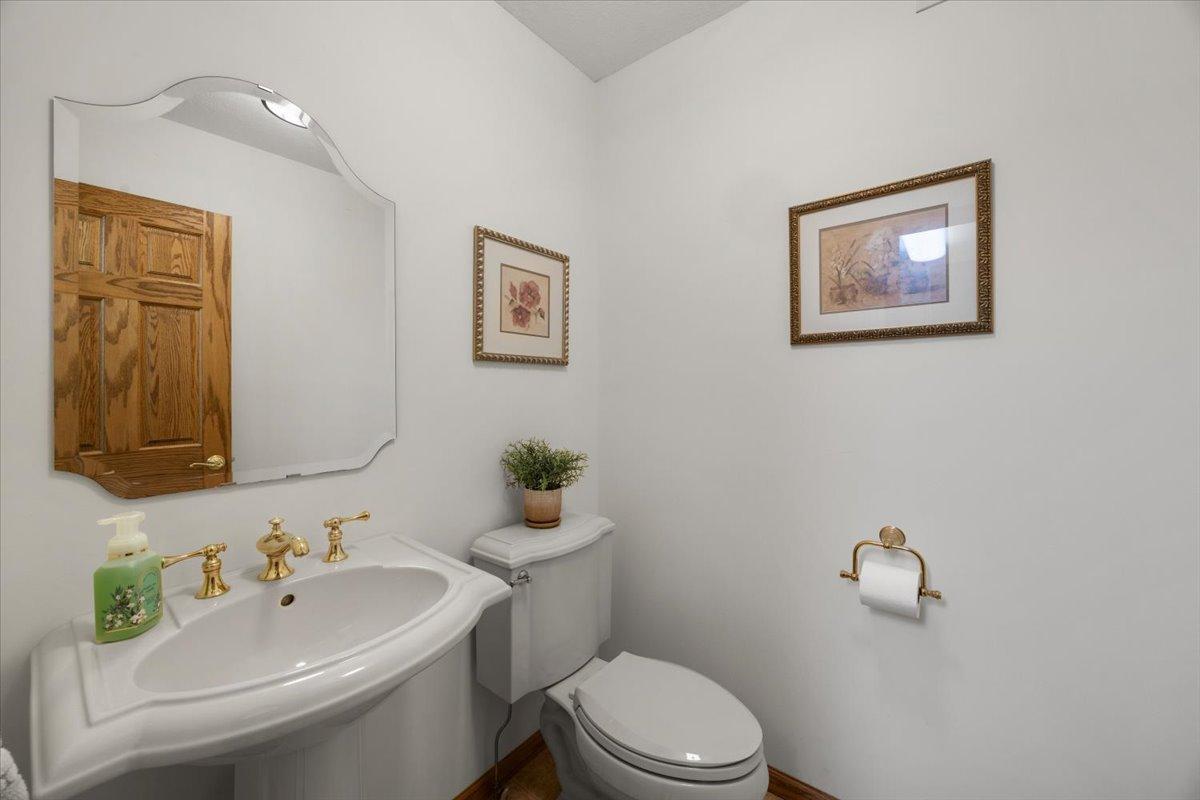 1/2 bath off mudroom