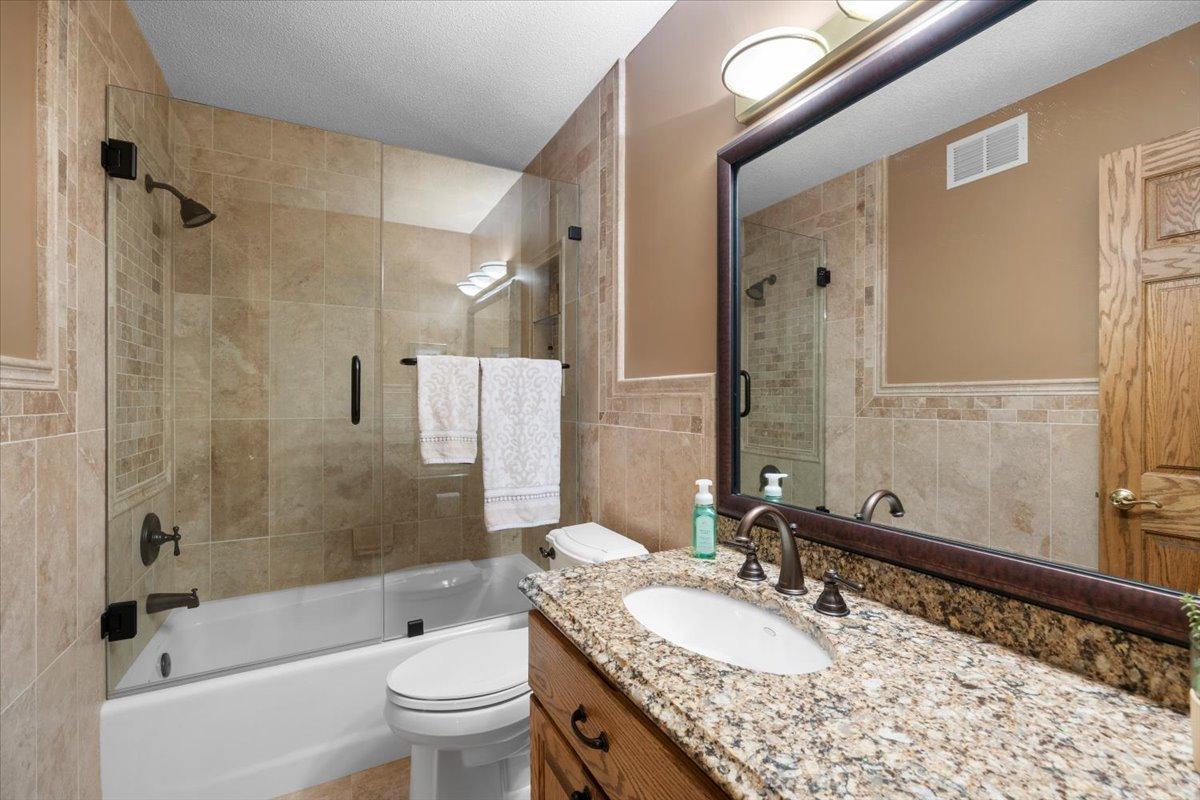 Main level full bath