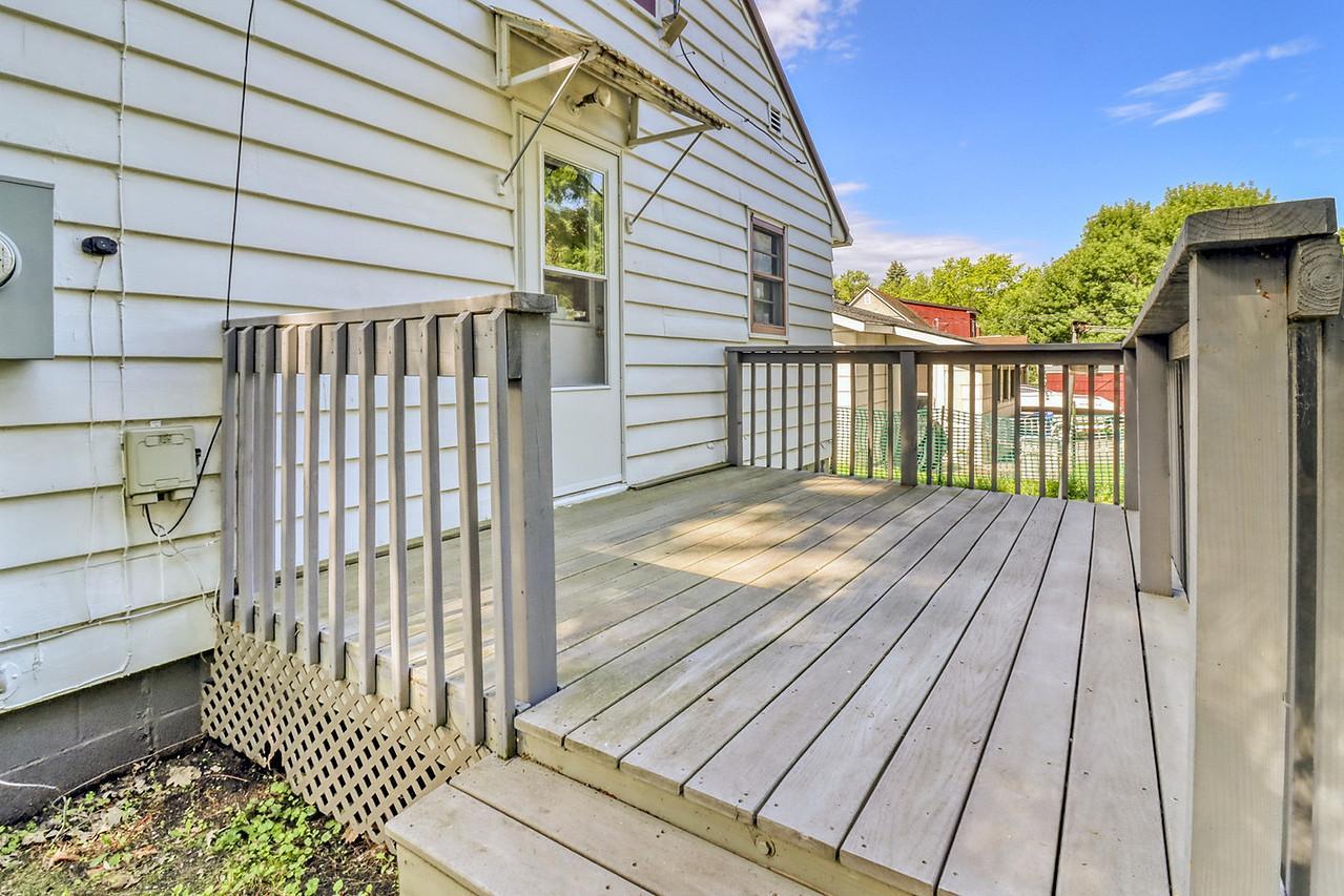Backyard_deck1_1-1280.JPG