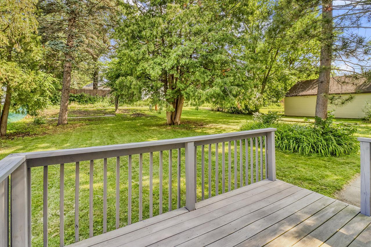 Backyard_deck1_2-1280.JPG