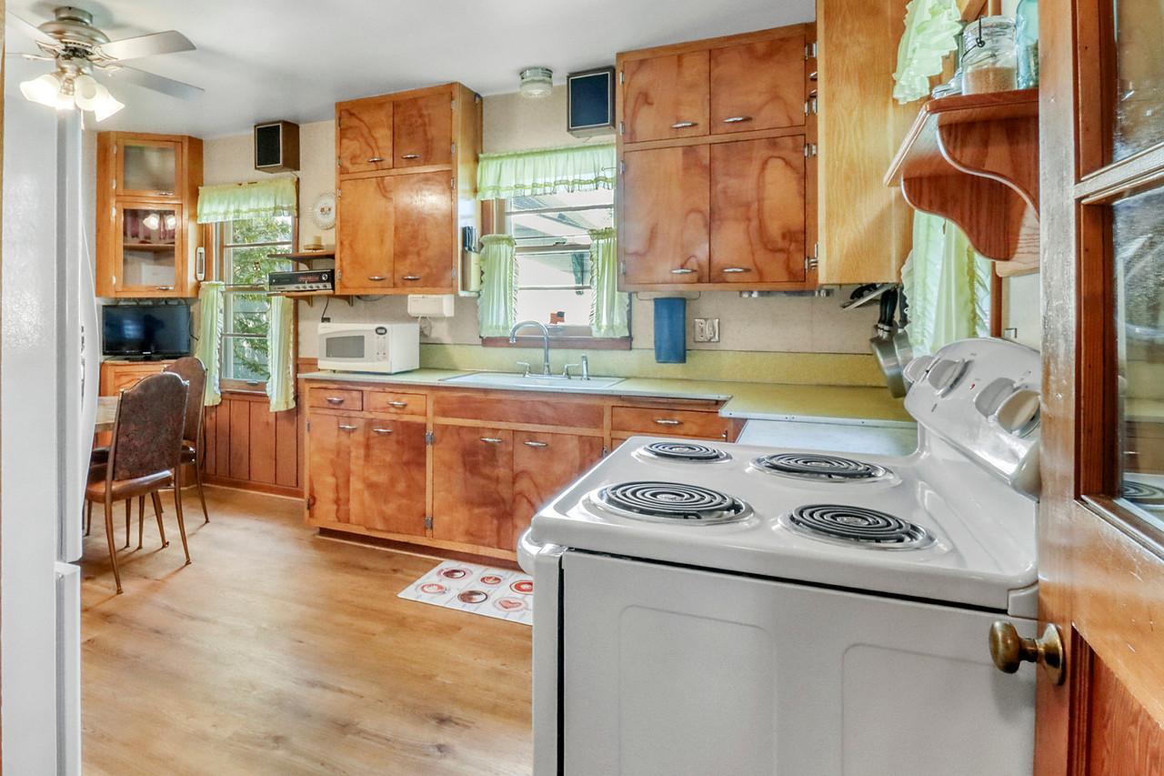 Kitchen1_3-1280.JPG