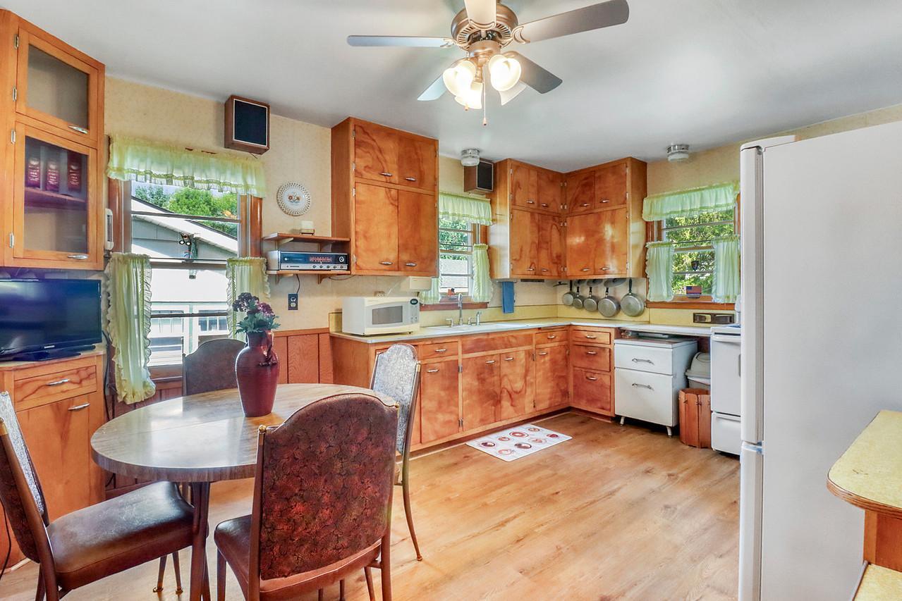 Kitchen1_1-1280.JPG