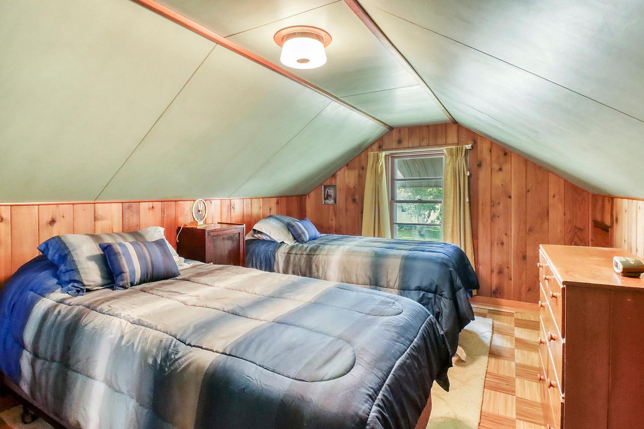 Upstairs Bedroom1_1-1280.JPG
