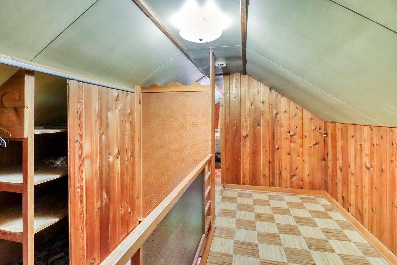 Upstairs1_1-1280.JPG