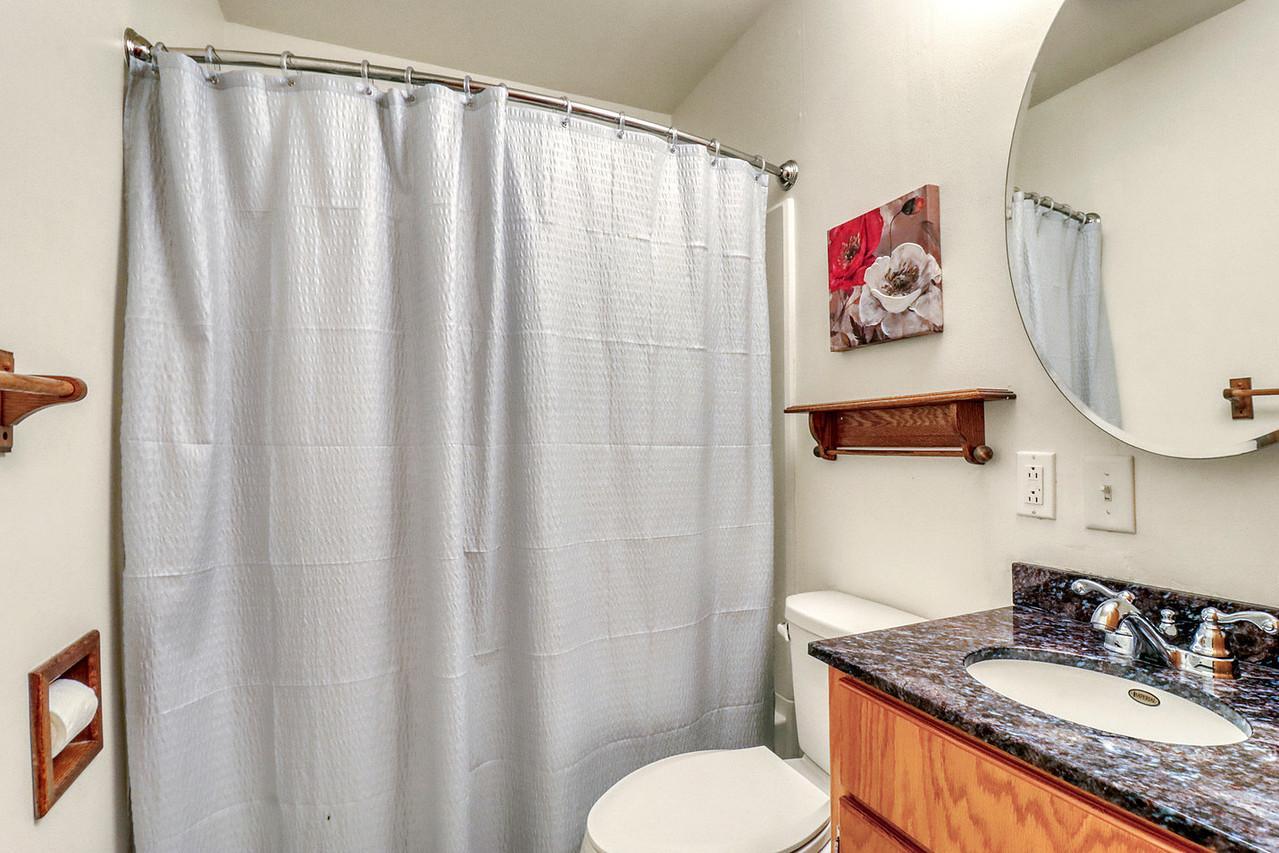 Bathroom1_1-1280.JPG