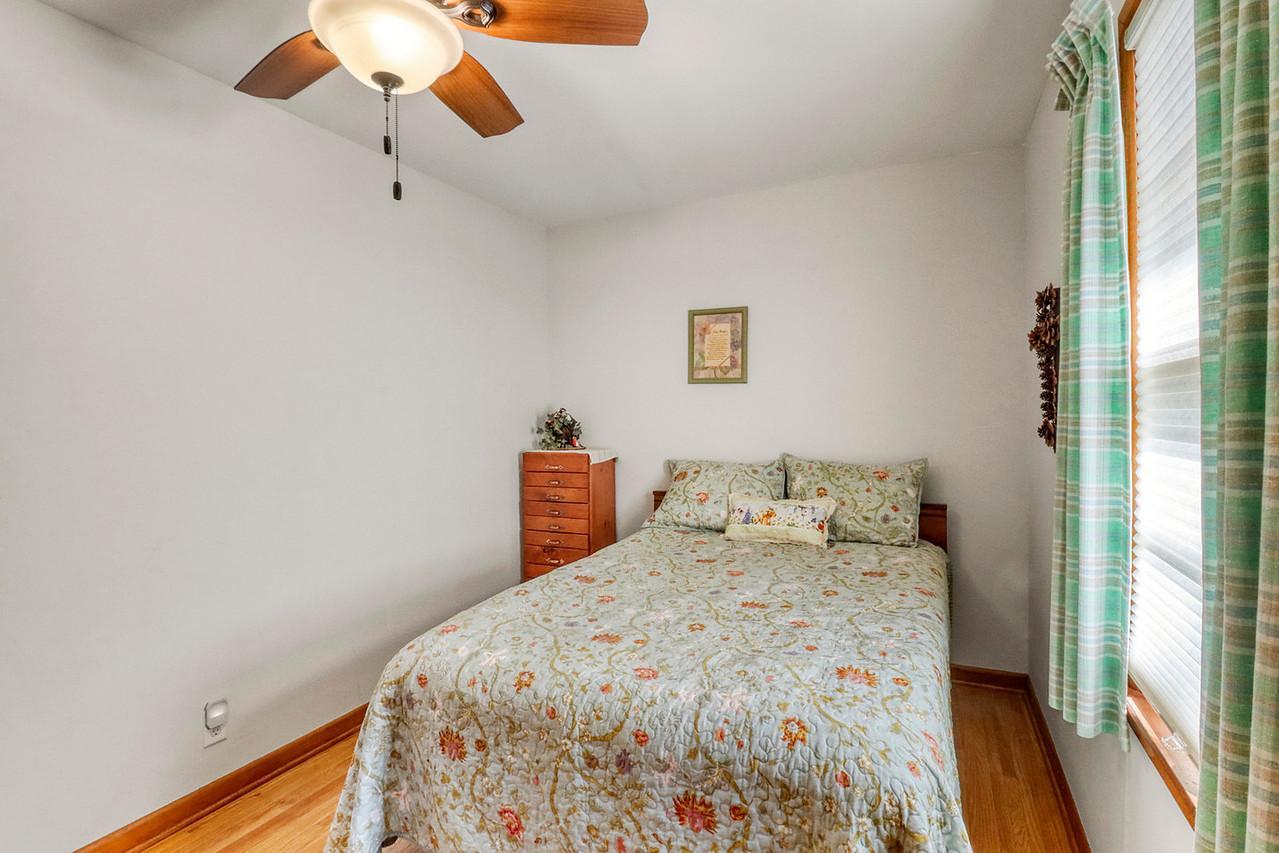 Bedroom1_3-1280.JPG