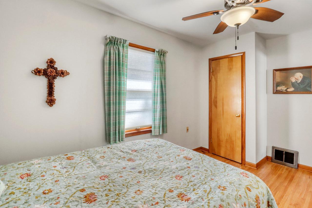 Bedroom1_2-1280.JPG