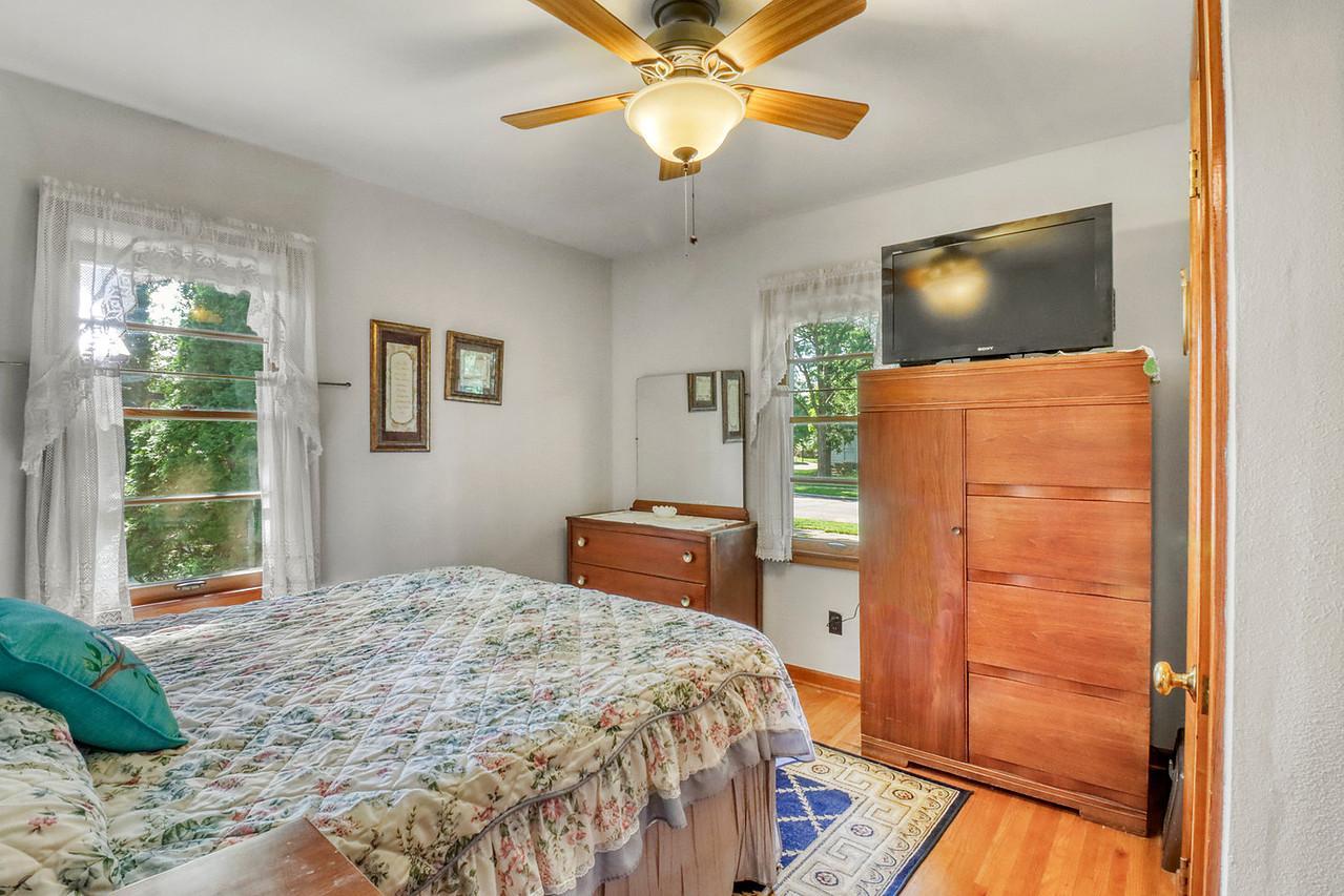 Bedroom2_0-1280.JPG