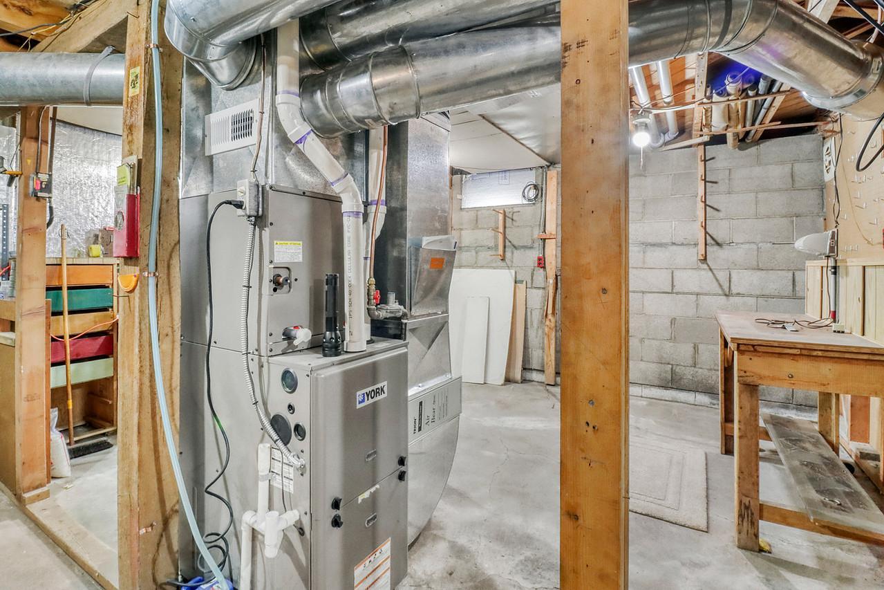 Basement Mechanical1_1-1280.JPG
