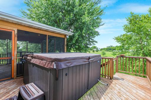 Hot tub to stay with property