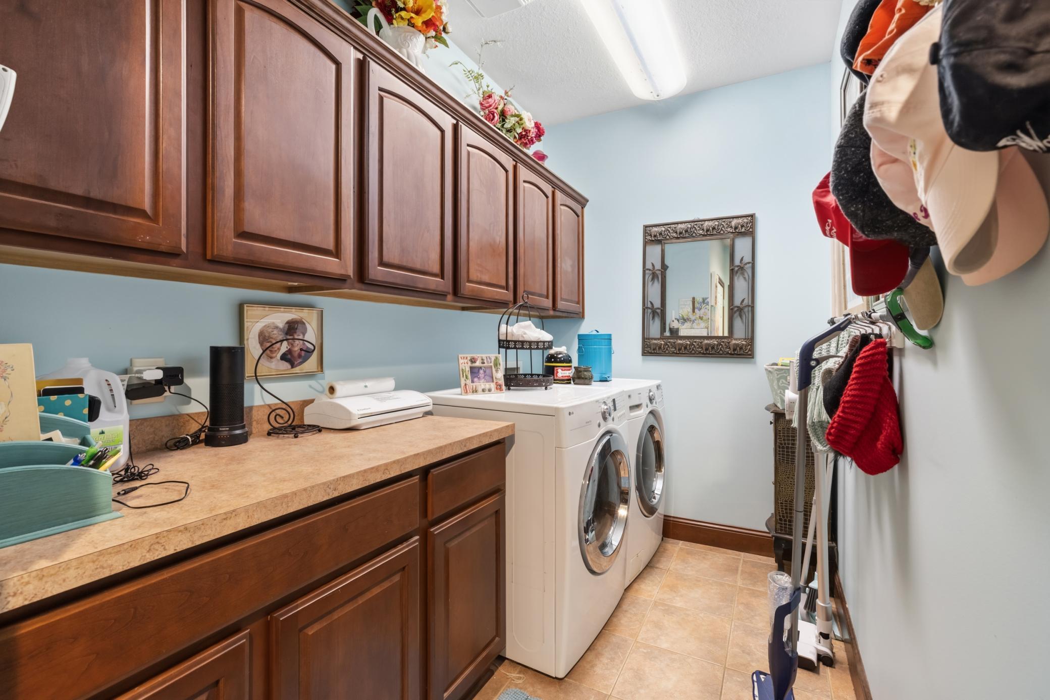 Laundry rm off kitchen