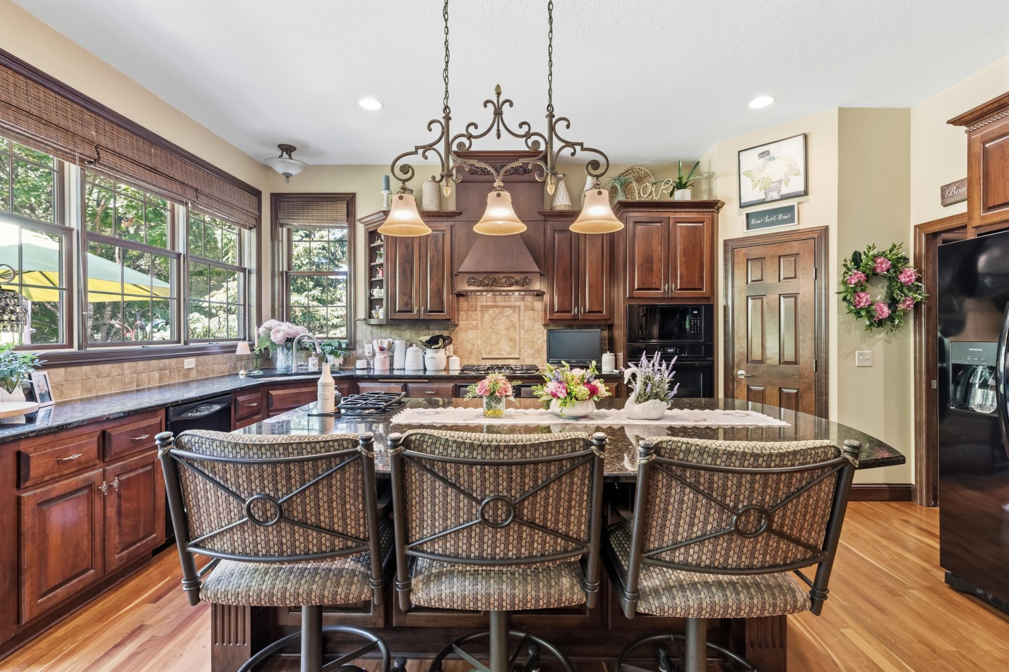 Eat on Kitchen Counter