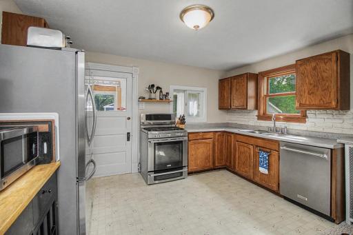 1714 Hewitt Avenue, Saint Paul, MN 55104