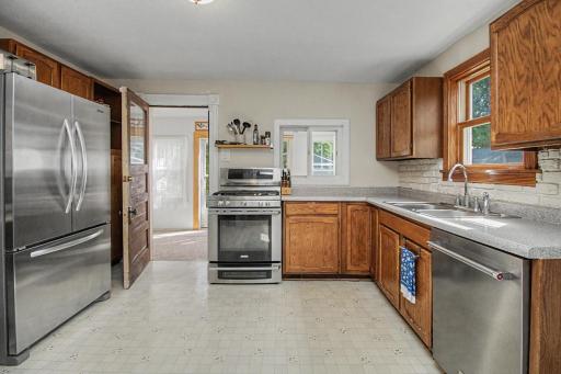 1714 Hewitt Avenue, Saint Paul, MN 55104