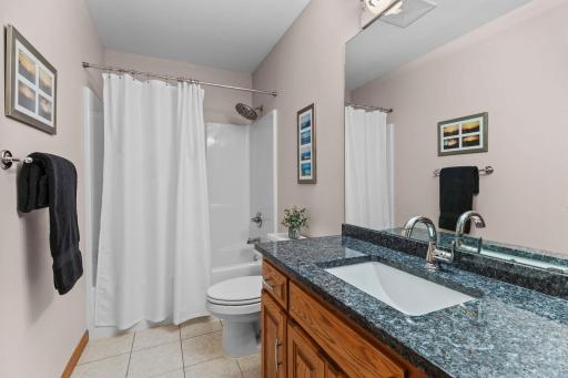 Full bathroom locateded on the upper level convientently located between the bedrooms.