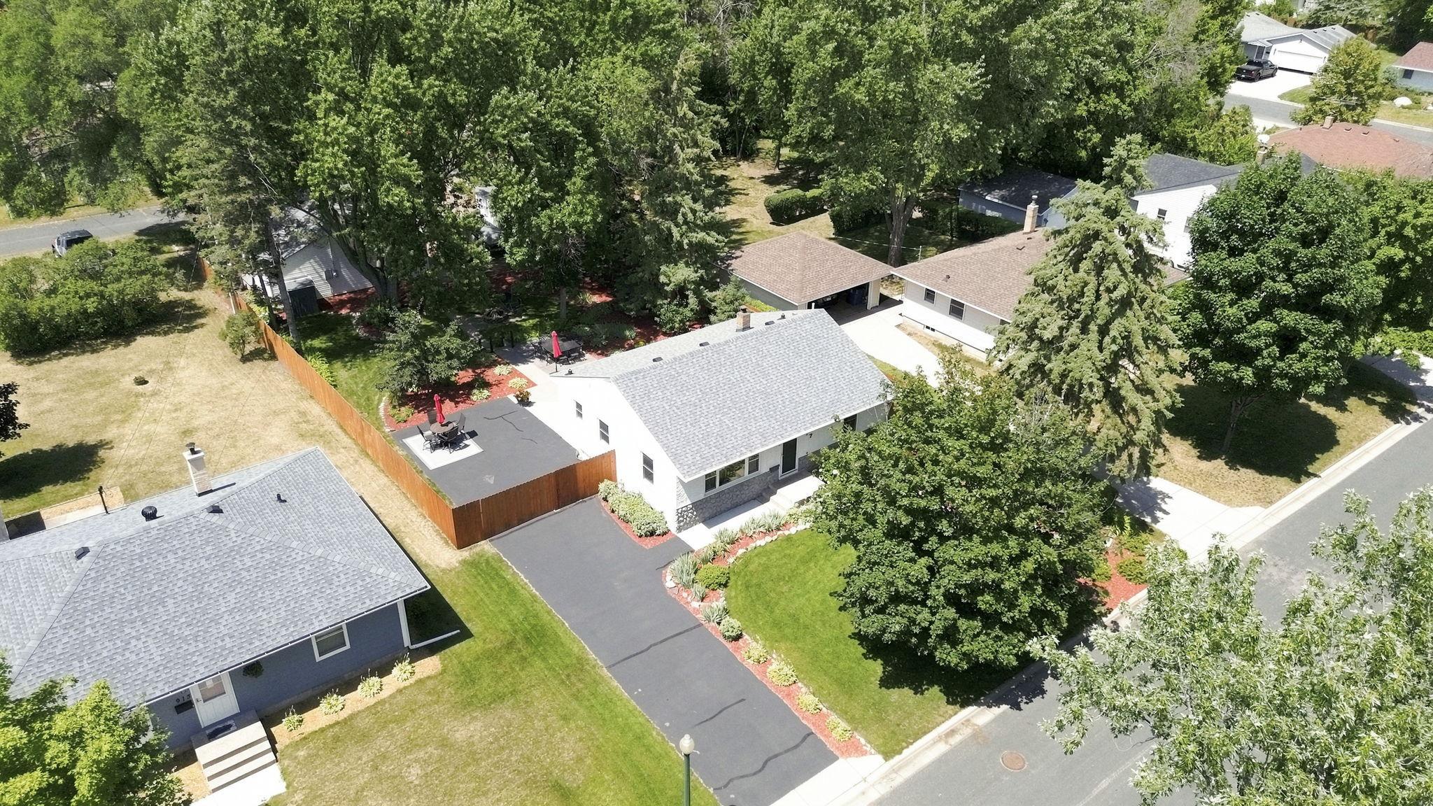 Charming 4 bed, 2 bath home in Anoka!