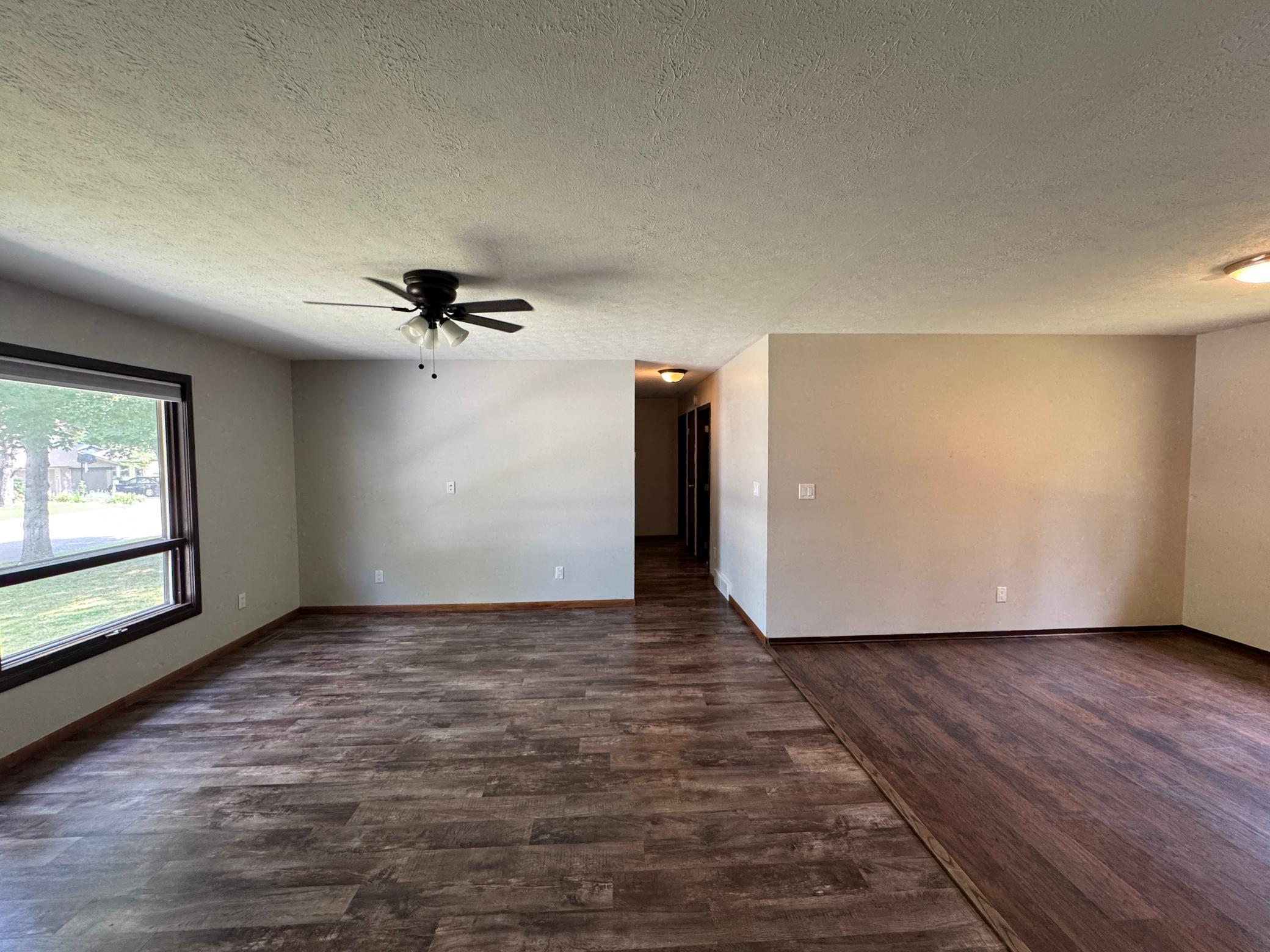 Living-Hallway