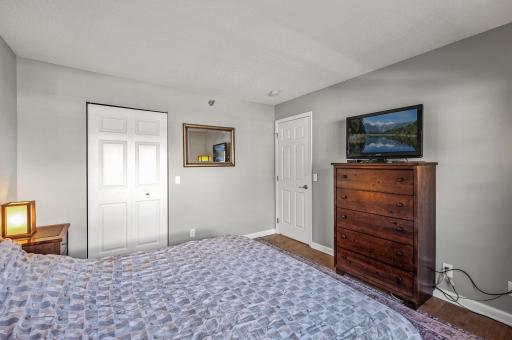 6020 Chasewood Parkway, 203, Hopkins, MN 55343