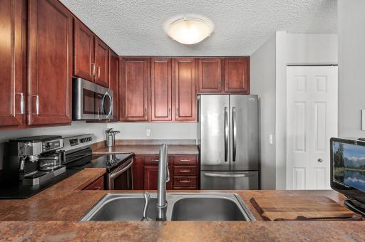 6020 Chasewood Parkway, 203, Hopkins, MN 55343
